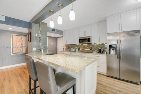 Купить кондоминиум в Холливуд, Флорида 2 спальни, 124.86м2, № 2012034 - фото 3