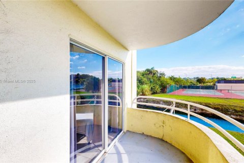 Condominio en venta en Miami, Florida, 2 dormitorios, 97.55 m2 № 1976048 - foto 2