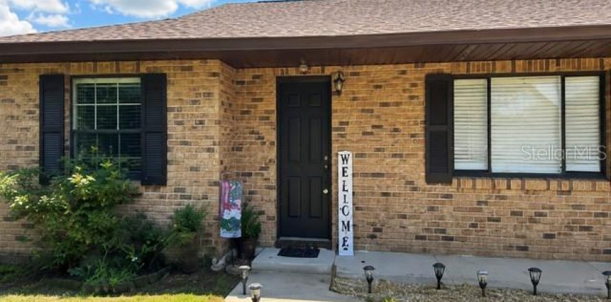 House in Deltona, Florida 3 bedrooms, 142.79 sq.m. № 2321044