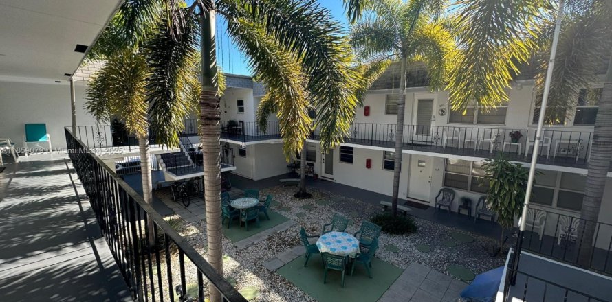 Condo in Hollywood, Florida, 1 bedroom № 1887444