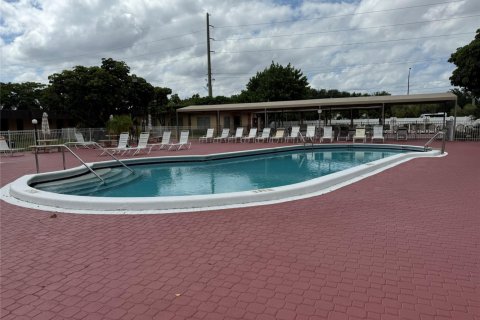 Condominio en venta en Lauderdale Lakes, Florida, 2 dormitorios, 94.85 m2 № 1208058 - foto 1