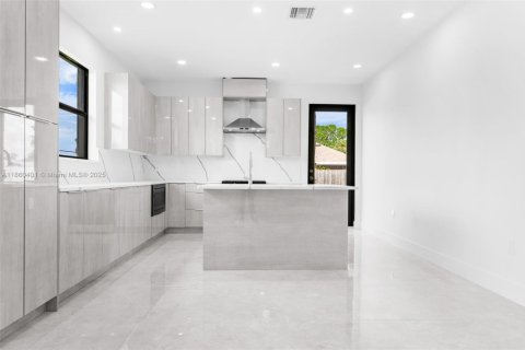 House in Palm Bay, Florida 4 bedrooms, 253.99 sq.m. № 1887753 - photo 28
