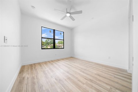 House in Palm Bay, Florida 4 bedrooms, 253.99 sq.m. № 1887753 - photo 21
