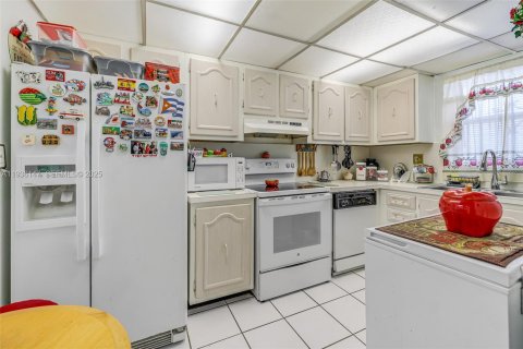 Copropriété à vendre à Miami, Floride: 1 chambre, 85.66 m2 № 1994185 - photo 9