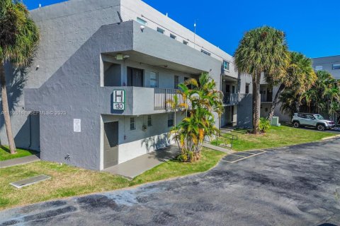 Copropriété à vendre à Miami, Floride: 1 chambre, 85.66 m2 № 1994185 - photo 1