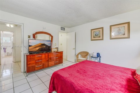 Copropriété à vendre à Miami, Floride: 1 chambre, 85.66 m2 № 1994185 - photo 13