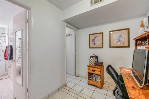 Copropriété à vendre à Miami, Floride: 1 chambre, 85.66 m2 № 1994185 - photo 14
