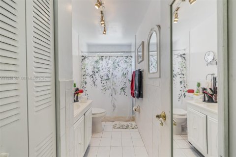Copropriété à vendre à Miami, Floride: 1 chambre, 85.66 m2 № 1994185 - photo 16