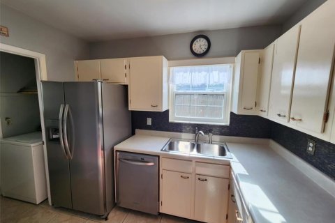 House in Spring Hill, Florida 2 bedrooms, 81.2 sq.m. № 1569538 - photo 6