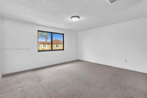 Villa ou maison à vendre à Hialeah, Floride: 4 chambres, 190.45 m2 № 1972052 - photo 17