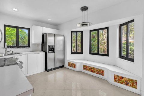 Villa ou maison à vendre à Hialeah, Floride: 4 chambres, 190.45 m2 № 1972052 - photo 5