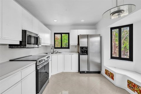 Villa ou maison à vendre à Hialeah, Floride: 4 chambres, 190.45 m2 № 1972052 - photo 6