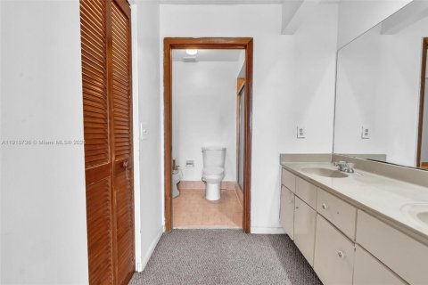 Villa ou maison à vendre à Hialeah, Floride: 4 chambres, 190.45 m2 № 1972052 - photo 19