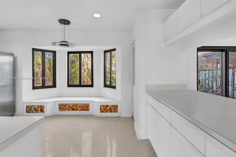 Villa ou maison à vendre à Hialeah, Floride: 4 chambres, 190.45 m2 № 1972052 - photo 4