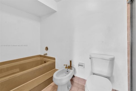 Villa ou maison à vendre à Hialeah, Floride: 4 chambres, 190.45 m2 № 1972052 - photo 21