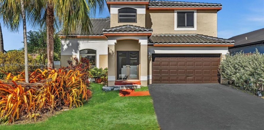 Villa ou maison à Hialeah, Floride 4 chambres, 190.45 m2 № 1972052