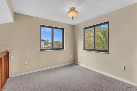 Villa ou maison à vendre à Hialeah, Floride: 4 chambres, 190.45 m2 № 1972052 - photo 25