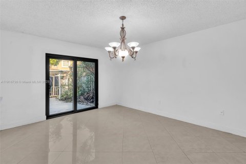 Villa ou maison à vendre à Hialeah, Floride: 4 chambres, 190.45 m2 № 1972052 - photo 13