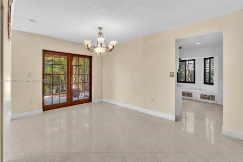 Villa ou maison à vendre à Hialeah, Floride: 4 chambres, 190.45 m2 № 1972052 - photo 24