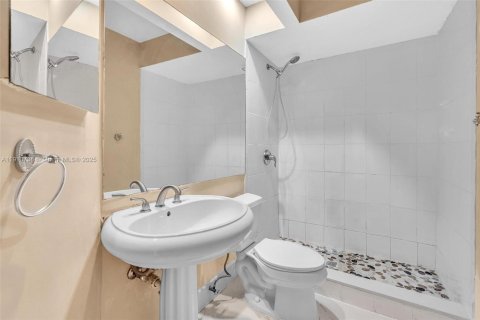 Villa ou maison à vendre à Hialeah, Floride: 4 chambres, 190.45 m2 № 1972052 - photo 15