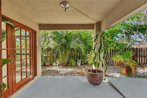 Villa ou maison à vendre à Hialeah, Floride: 4 chambres, 190.45 m2 № 1972052 - photo 28