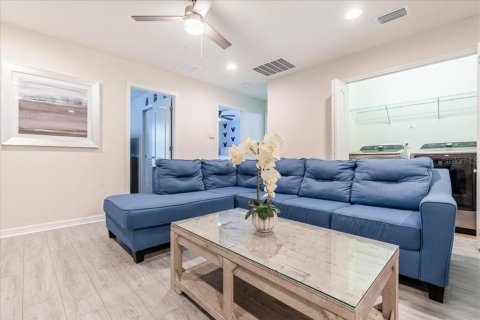 Townhouse in Kissimmee, Florida 4 bedrooms, 195.28 sq.m. № 2102169 - photo 17