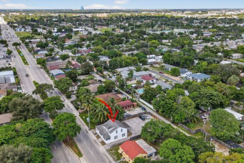 Commercial property in Dania Beach, Florida № 2146479 - photo 5