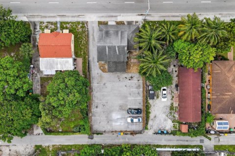 Commercial property in Dania Beach, Florida № 2146479 - photo 8