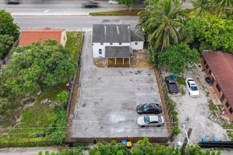 Commercial property in Dania Beach, Florida № 2146479 - photo 7