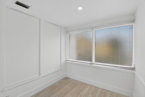 Commercial property in Dania Beach, Florida № 2146479 - photo 10