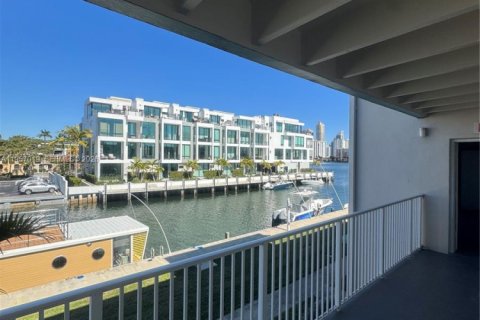 Condominio en venta en North Miami Beach, Florida, 1 dormitorio, 63.55 m2 № 2011191 - foto 7