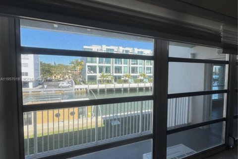 Condominio en venta en North Miami Beach, Florida, 1 dormitorio, 63.55 m2 № 2011191 - foto 8