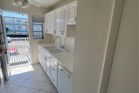 Condominio en venta en North Miami Beach, Florida, 1 dormitorio, 63.55 m2 № 2011191 - foto 10