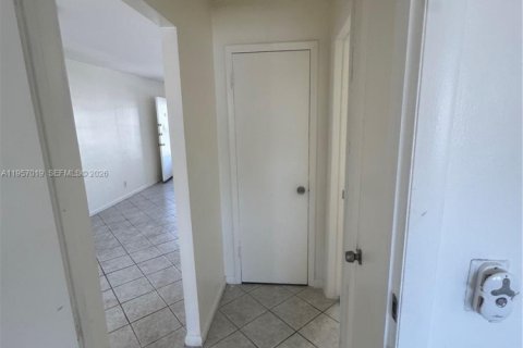 Condominio en venta en North Miami Beach, Florida, 1 dormitorio, 63.55 m2 № 2011191 - foto 12