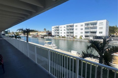 Condominio en venta en North Miami Beach, Florida, 1 dormitorio, 63.55 m2 № 2011191 - foto 5