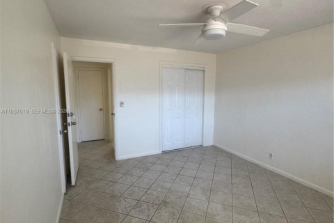 Condominio en venta en North Miami Beach, Florida, 1 dormitorio, 63.55 m2 № 2011191 - foto 15