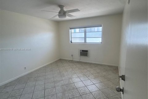 Condominio en venta en North Miami Beach, Florida, 1 dormitorio, 63.55 m2 № 2011191 - foto 17