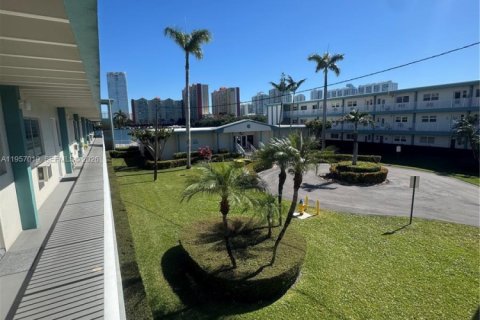 Condominio en North Miami Beach, Florida, 1 dormitorio  № 2011191