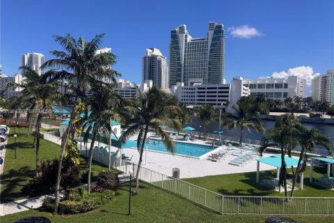 Appartement à louer à Hallandale Beach, Floride: 1 chambre, 85.01 m2 № 1997521 - photo 16