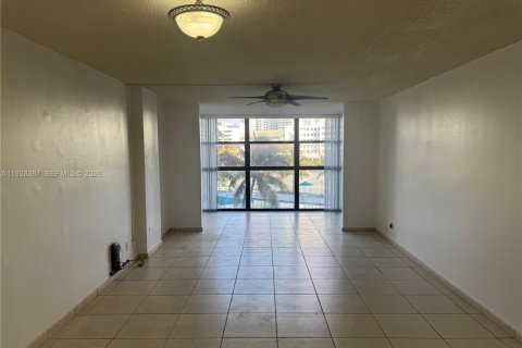 Appartement à louer à Hallandale Beach, Floride: 1 chambre, 85.01 m2 № 1997521 - photo 4