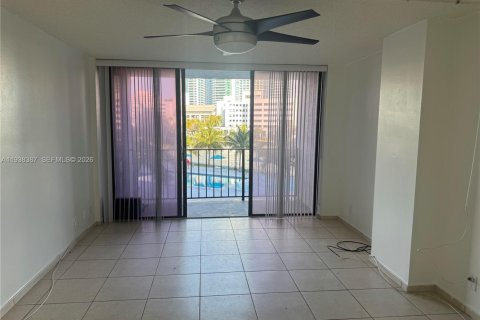 Appartement à louer à Hallandale Beach, Floride: 1 chambre, 85.01 m2 № 1997521 - photo 9
