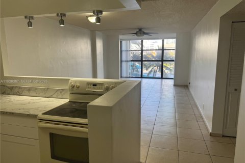 Appartement à louer à Hallandale Beach, Floride: 1 chambre, 85.01 m2 № 1997521 - photo 3