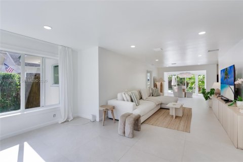Villa ou maison à vendre à Fort Lauderdale, Floride: 2 chambres, 109.07 m2 № 1998818 - photo 2