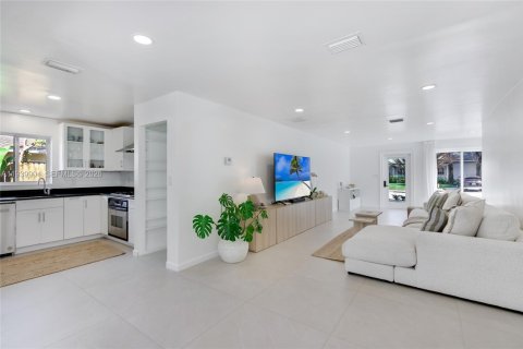 Villa ou maison à vendre à Fort Lauderdale, Floride: 2 chambres, 109.07 m2 № 1998818 - photo 3