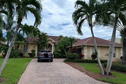 Villa ou maison à vendre à Port St. Lucie, Floride: 4 chambres, 221.29 m2 № 1922731 - photo 2