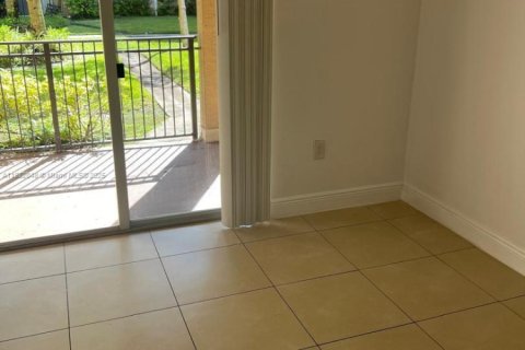 Condominio en venta en Pembroke Pines, Florida, 2 dormitorios, 104.98 m2 № 1924955 - foto 3