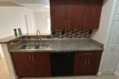 Condominio en venta en Pembroke Pines, Florida, 2 dormitorios, 104.98 m2 № 1924955 - foto 12