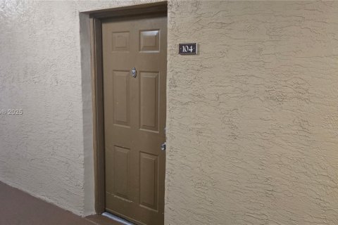 Condominio en venta en Pembroke Pines, Florida, 2 dormitorios, 104.98 m2 № 1924955 - foto 1