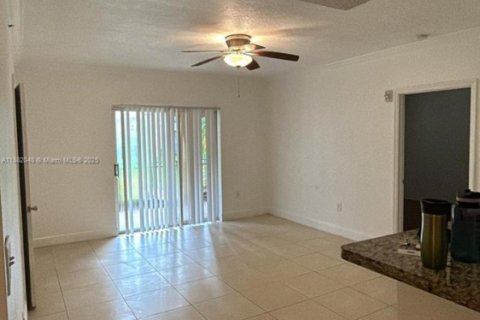 Condominio en venta en Pembroke Pines, Florida, 2 dormitorios, 104.98 m2 № 1924955 - foto 6