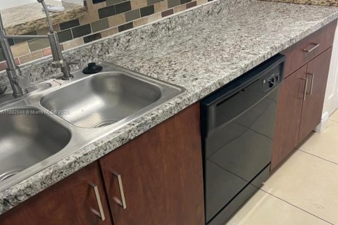 Condominio en venta en Pembroke Pines, Florida, 2 dormitorios, 104.98 m2 № 1924955 - foto 11